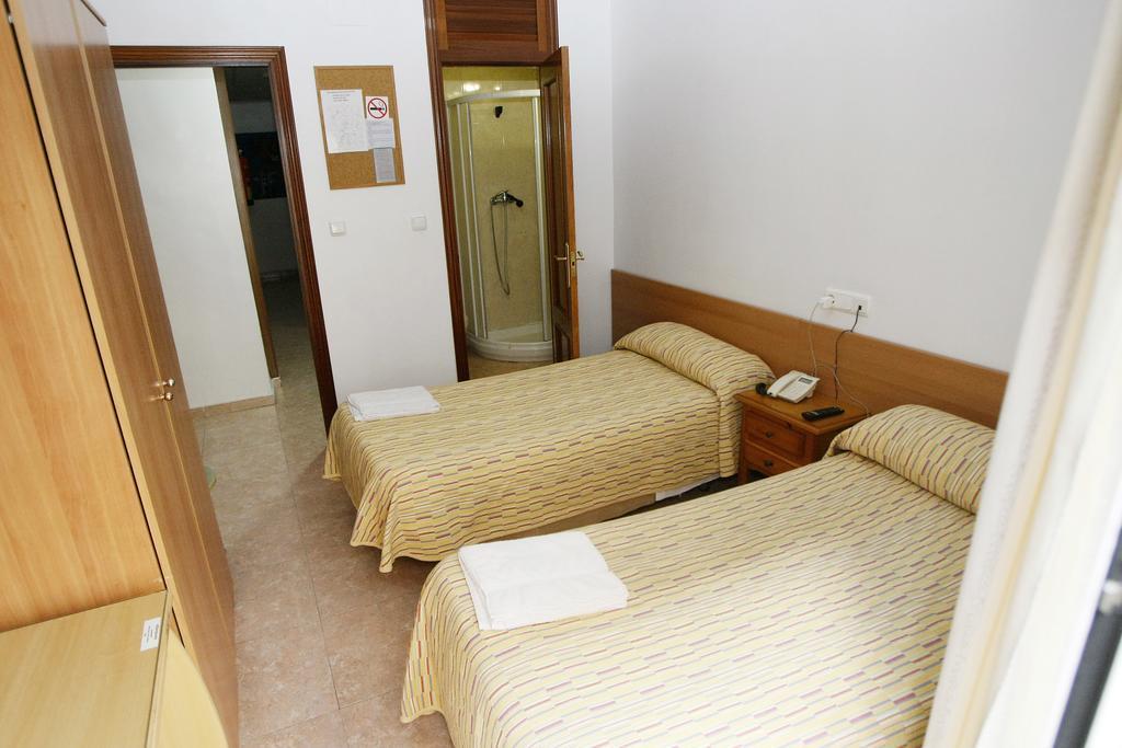 Hostal San Fernando Alicante Esterno foto