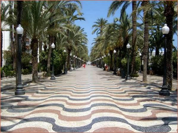 Hostal San Fernando Alicante Esterno foto